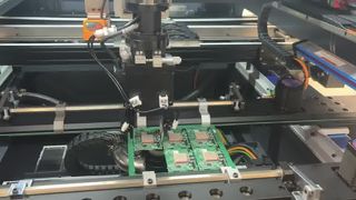 Máy định tuyến khử bảng PCB nội tuyến với PCBA dỡ trên khay Máy phay PCB